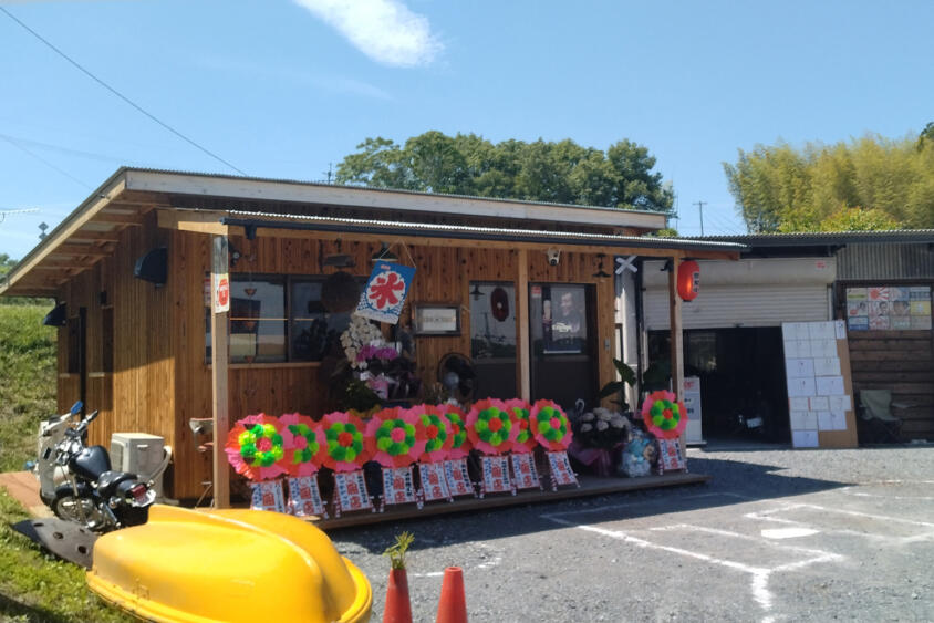 昭和レトログッズだらけで若者も昭和オヤジもメロメロ！　名物ホルモンうどんがヤバイぐらい美味い「TAGUP」に突撃した!!