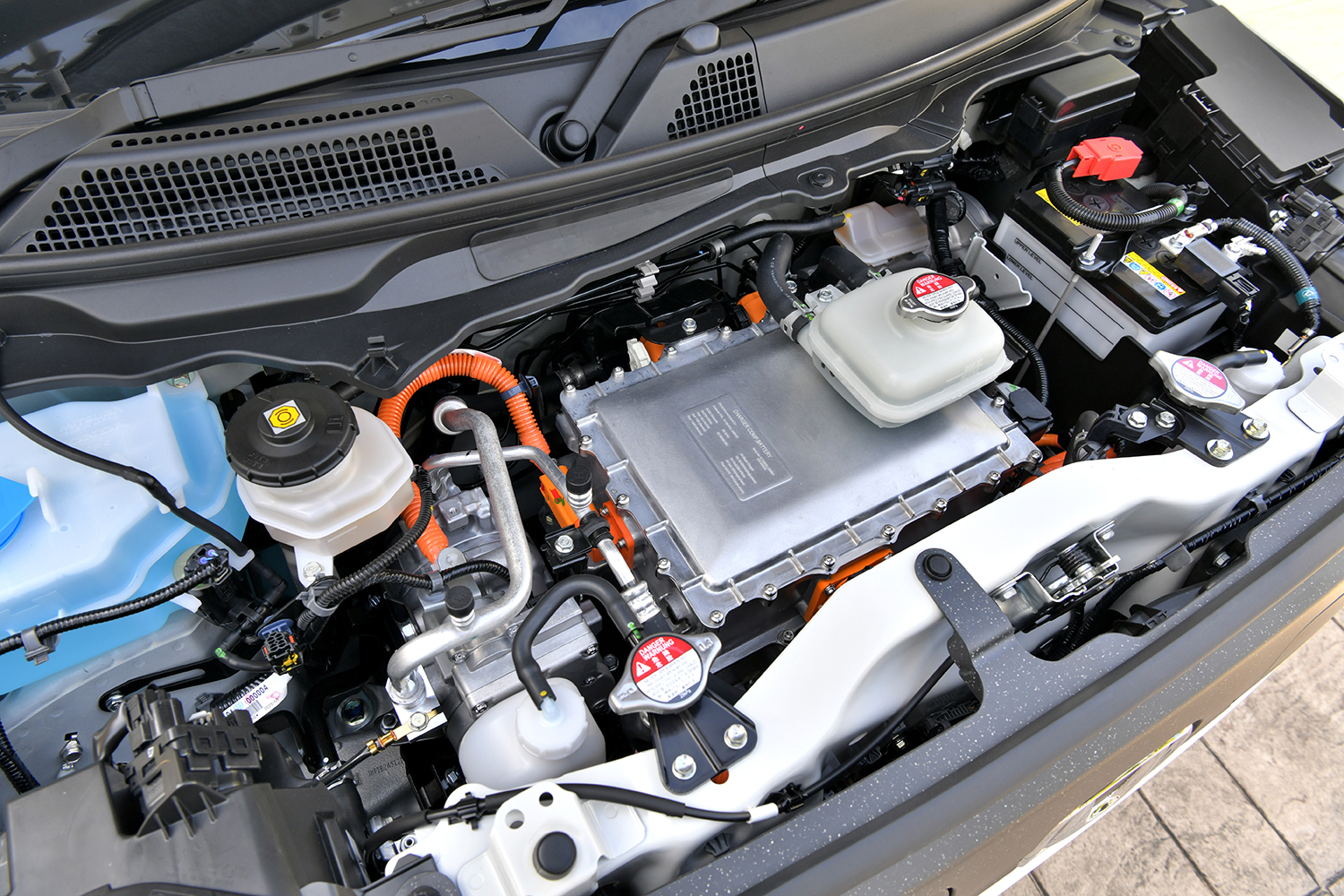 ホンダN-ONE e:のボンネット内 〜 画像33