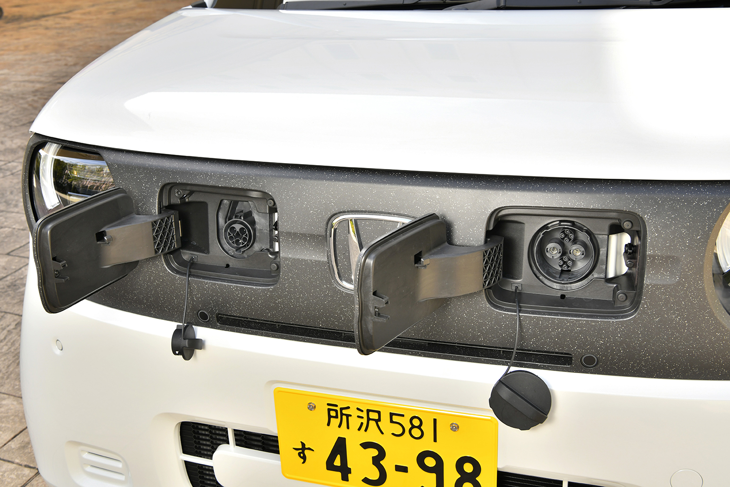 ホンダN-ONE e:の充電口
