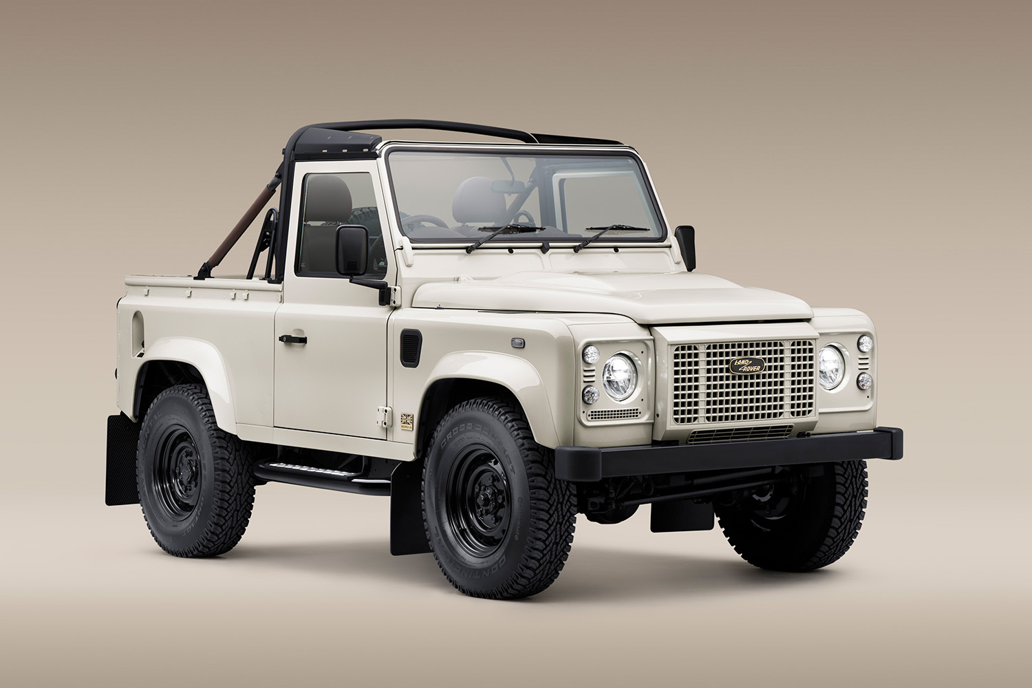 ランドローバーでもっともご長寿の「ディフェンダー」は多くの進化を遂げた歴史的モデルだ 〜 画像9