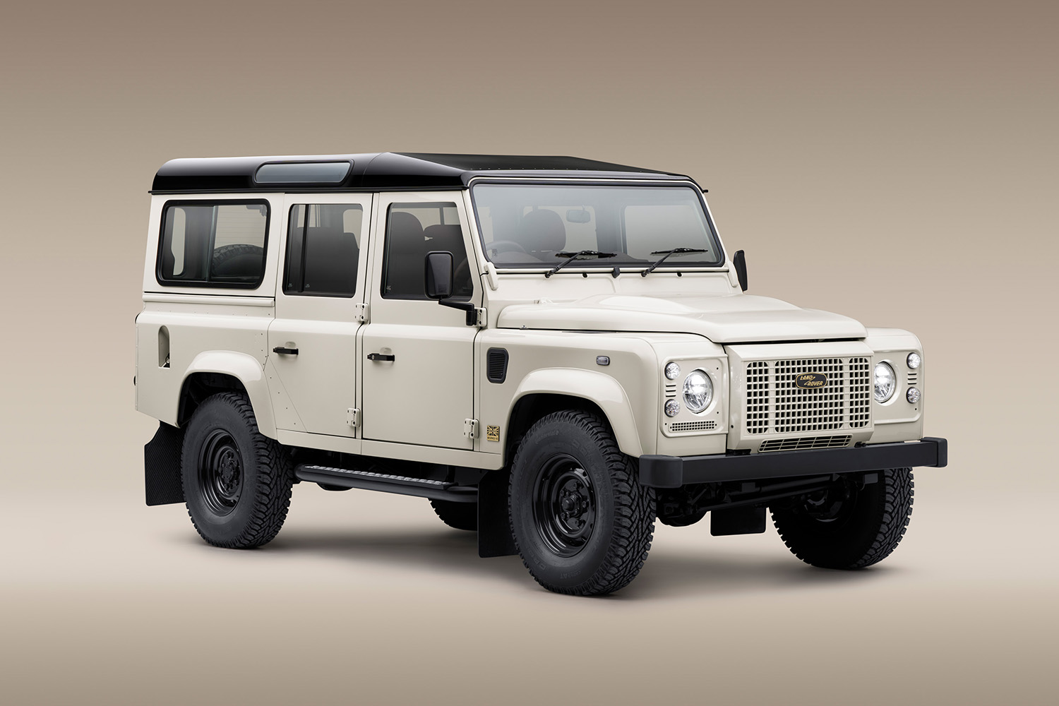 ランドローバーでもっともご長寿の「ディフェンダー」は多くの進化を遂げた歴史的モデルだ 〜 画像11