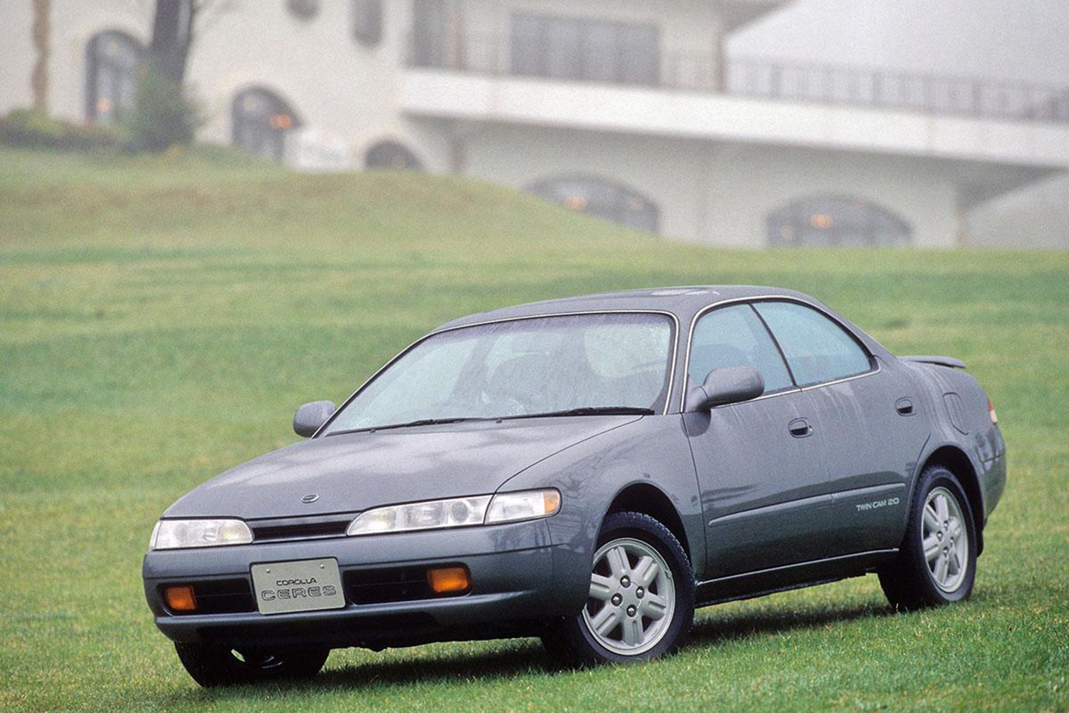 トヨタ「カローラセレス」のフロントスタイリング