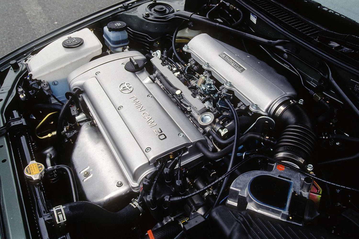 カローラセレス／スプリンターマリノのエンジンルーム