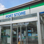 【画像】コンビニ大手のロゴやカラーを堂々とパクってる!?　港湾エリアにある謎のコンビニ「ポートストア」の正体とは？ 〜 画像5