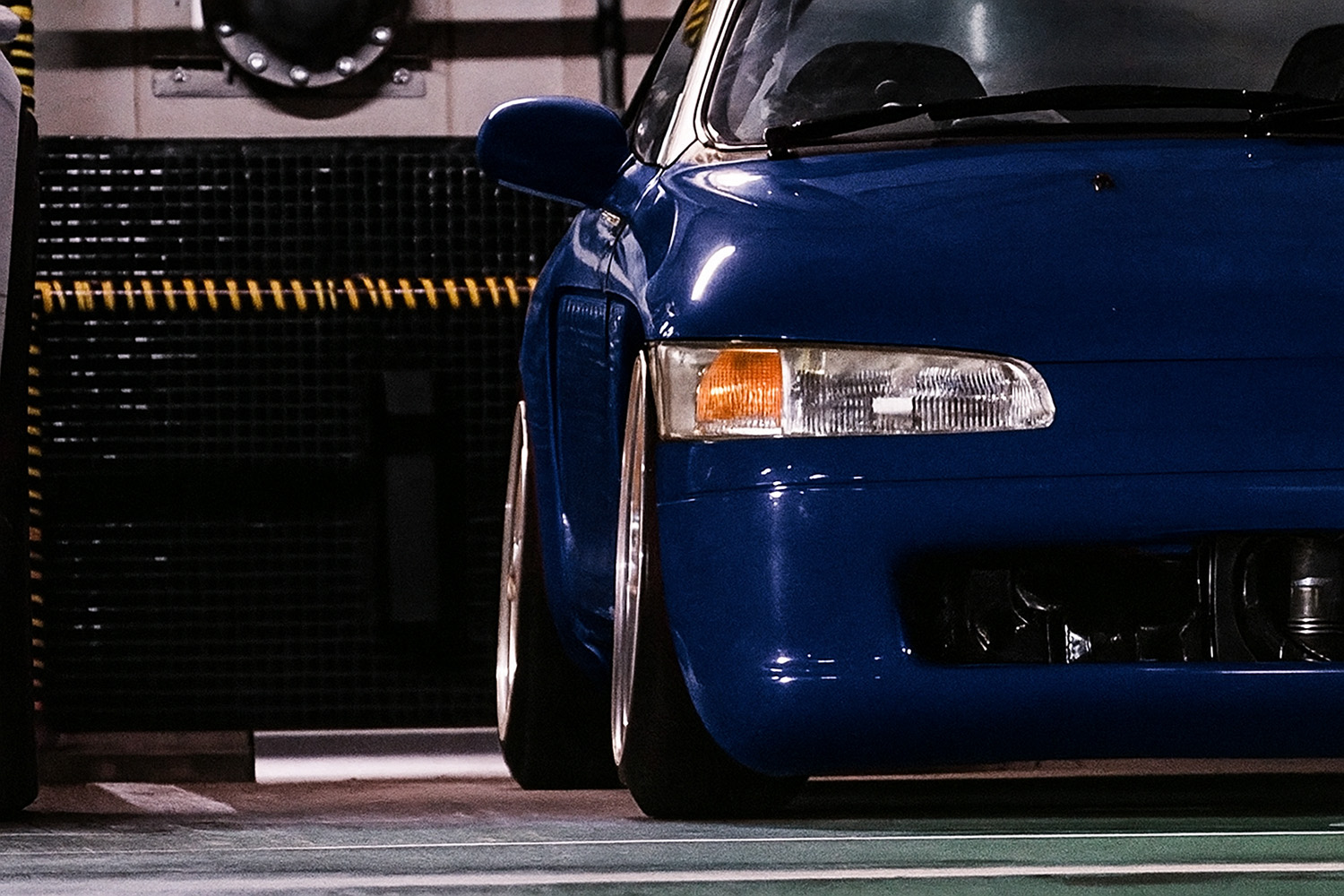 ホイールのツラを出しているクルマ