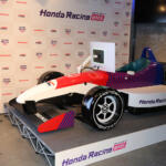 【画像】ホントにこれ同じゲームかよ……没入感がヤバイ！　HRCが作った本物のフォーミュラカーを使ったレースシム筐体が衝撃だった 〜 画像13