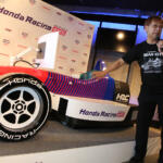 【画像】ホントにこれ同じゲームかよ……没入感がヤバイ！　HRCが作った本物のフォーミュラカーを使ったレースシム筐体が衝撃だった 〜 画像14