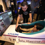 【画像】ホントにこれ同じゲームかよ……没入感がヤバイ！　HRCが作った本物のフォーミュラカーを使ったレースシム筐体が衝撃だった 〜 画像26