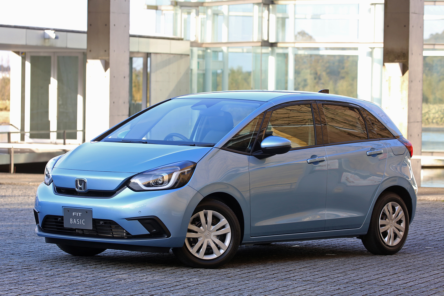 4代目フィット・ベーシックのフロントスタイリング 〜 画像15