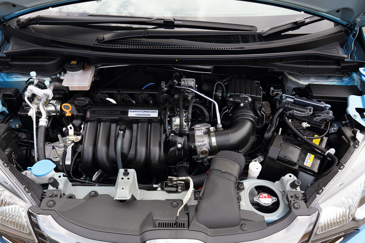 2代目フィット・ハイブリッドのエンジンルーム