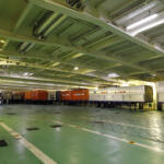 【画像】船の中で行われている神業駐車！　RO-RO船内部にトレーラーを積み込むドライバーの技術がヤバすぎる!! 〜 画像2