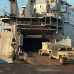 【画像】船の中で行われている神業駐車！　RO-RO船内部にトレーラーを積み込むドライバーの技術がヤバすぎる!! 〜 画像3