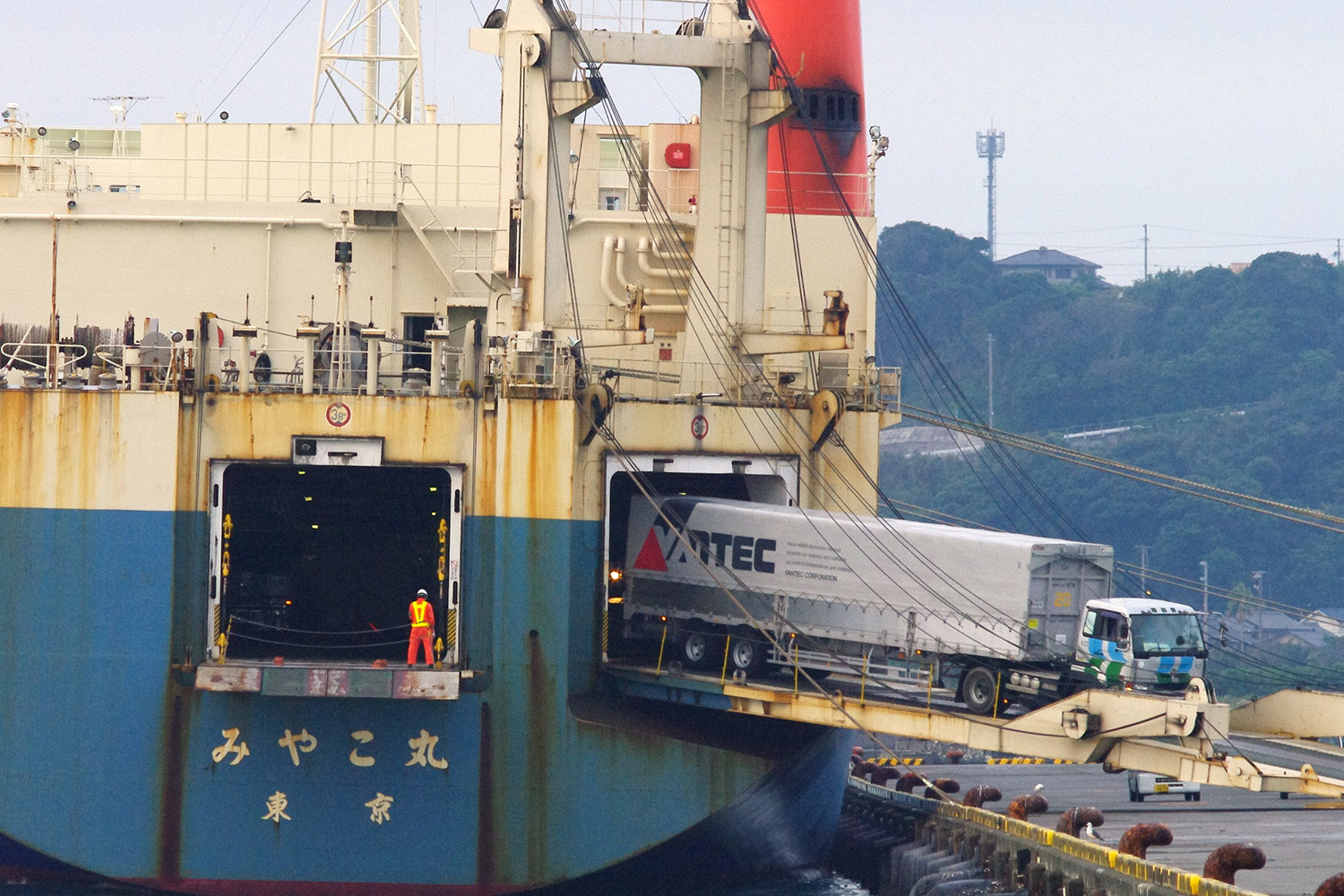 RO-RO船における乗下船の作業 〜 画像5