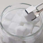 燃料タンクに砂糖を入れてエンジンを焼き付かせてやれ！　昭和オヤジなら聞いたことのあるコレってホント？