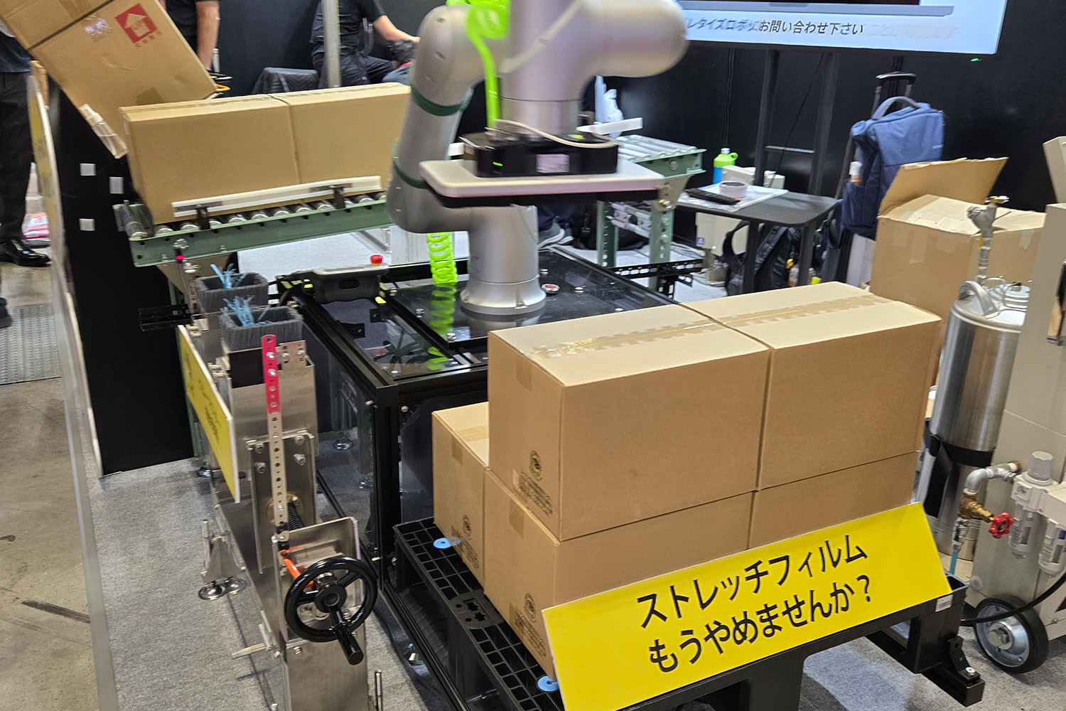 従来のストレッチフィルムの代わりに接着剤を使用する製品