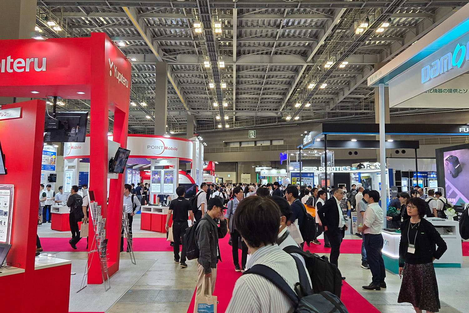 国際総合物流展2025の会場内