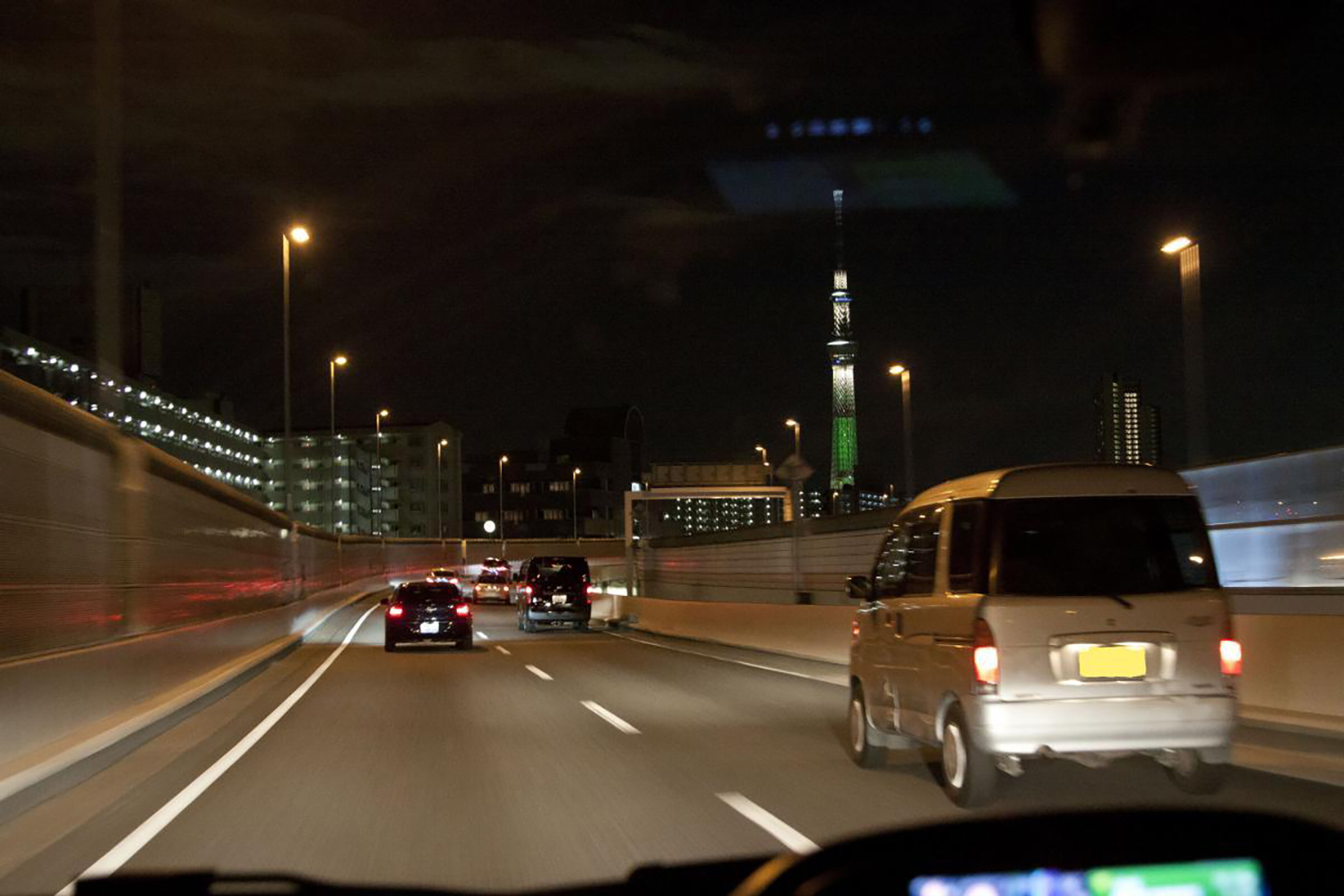 高速走行中の視界のイメージ