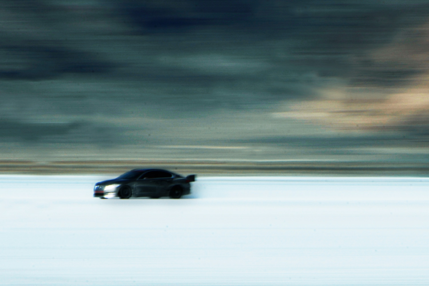 「ロケットスポーツXFR V8」のサイドスタイリング 〜 画像1