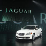 【画像】ジャガーXJ220をぶち抜いたのが「XF」　だと？　常軌を逸した360km/hオーバーの「ロケットスポーツXFR V8」という怪物セダン 〜 画像9