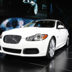 【画像】ジャガーXJ220をぶち抜いたのが「XF」　だと？　常軌を逸した360km/hオーバーの「ロケットスポーツXFR V8」という怪物セダン 〜 画像10