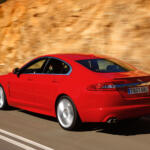 【画像】ジャガーXJ220をぶち抜いたのが「XF」　だと？　常軌を逸した360km/hオーバーの「ロケットスポーツXFR V8」という怪物セダン 〜 画像12