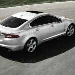 【画像】ジャガーXJ220をぶち抜いたのが「XF」　だと？　常軌を逸した360km/hオーバーの「ロケットスポーツXFR V8」という怪物セダン 〜 画像8