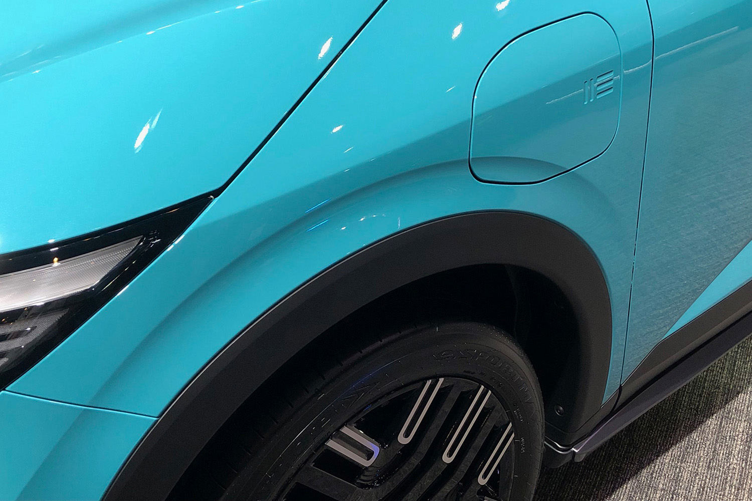 新型「日産リーフ」のフロントフェンダー