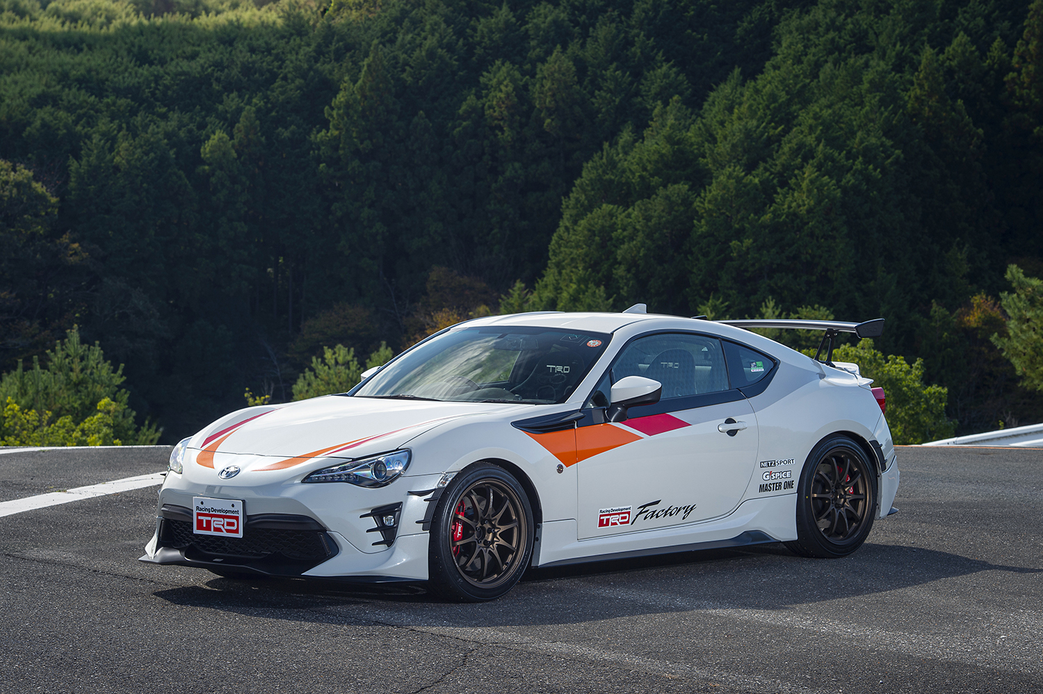 トヨタ86"ZN6エボリューションパッケージ"のフロントスタイリング