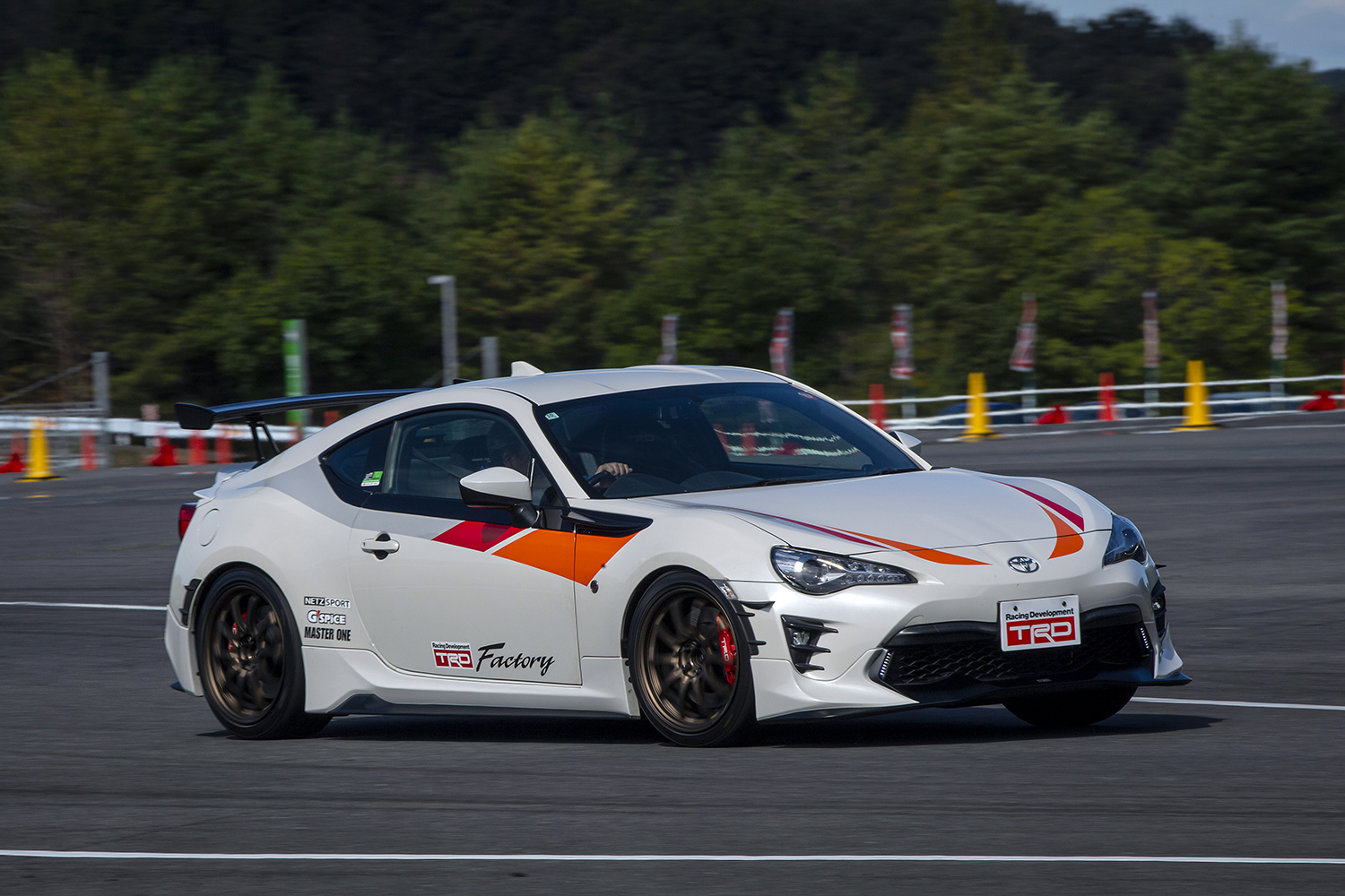 メーカー系チューニングブランドの合同試乗会でTRDのコンプリートカーに試乗