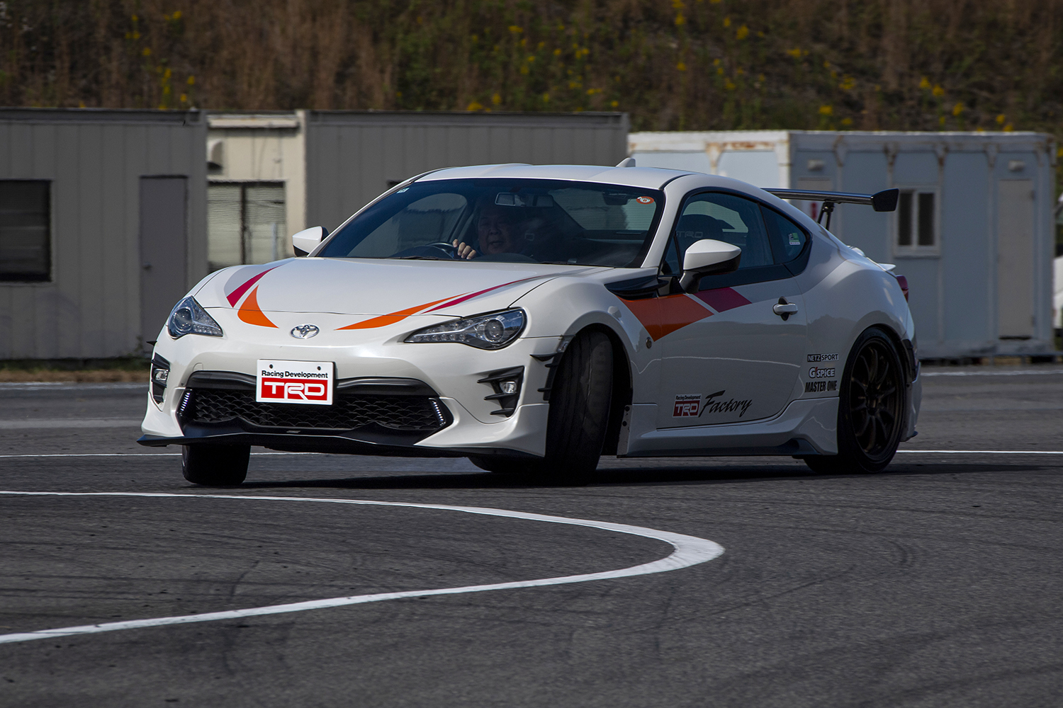 メーカー系チューニングブランドの合同試乗会でTRDのコンプリートカーに試乗 〜 画像1