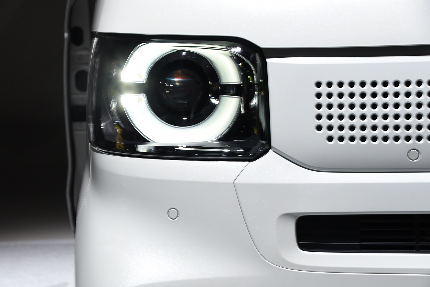 ホンダ「N-BOX」のヘッドライト