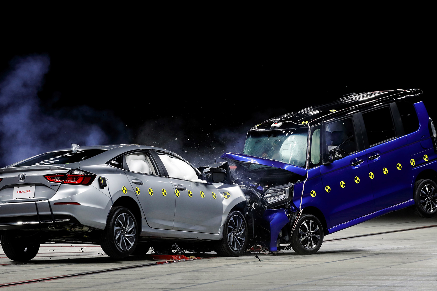車両同士の事故のイメージ 〜 画像5