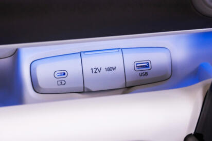 いまどきのクルマ選びはココも重要！　USBポートの数と種類をチェックすべし