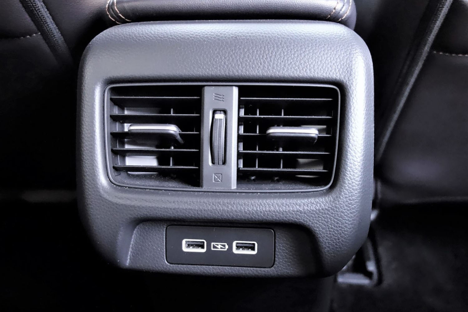 イマドキ車内装備じゃ当たり前の「USB端子」には規格の違いや正しい使い方があった 〜 画像11