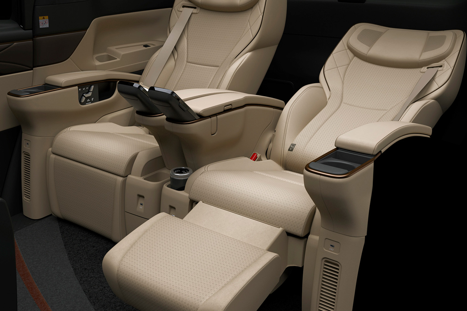 トヨタ・アルファード「スペーシャラス・ラウンジ」のインテリア