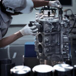 【画像】この令和の時代になぜ機械よりも人間？　高性能車が職人の「手組みエンジン」を積むワケ 〜 画像7