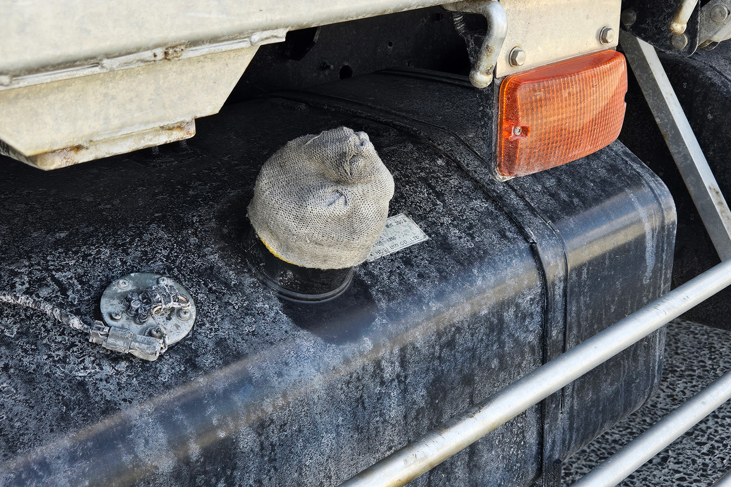 給油高に被せた軍手のイメージ 〜 画像4