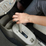 【画像】駐車中なのにクルマが傷むってマジか！　「ハンドルを切ったまま」「斜めの場所」「輪留めに当てたまま」クルマの寿命を縮める駐車習慣 〜 画像3