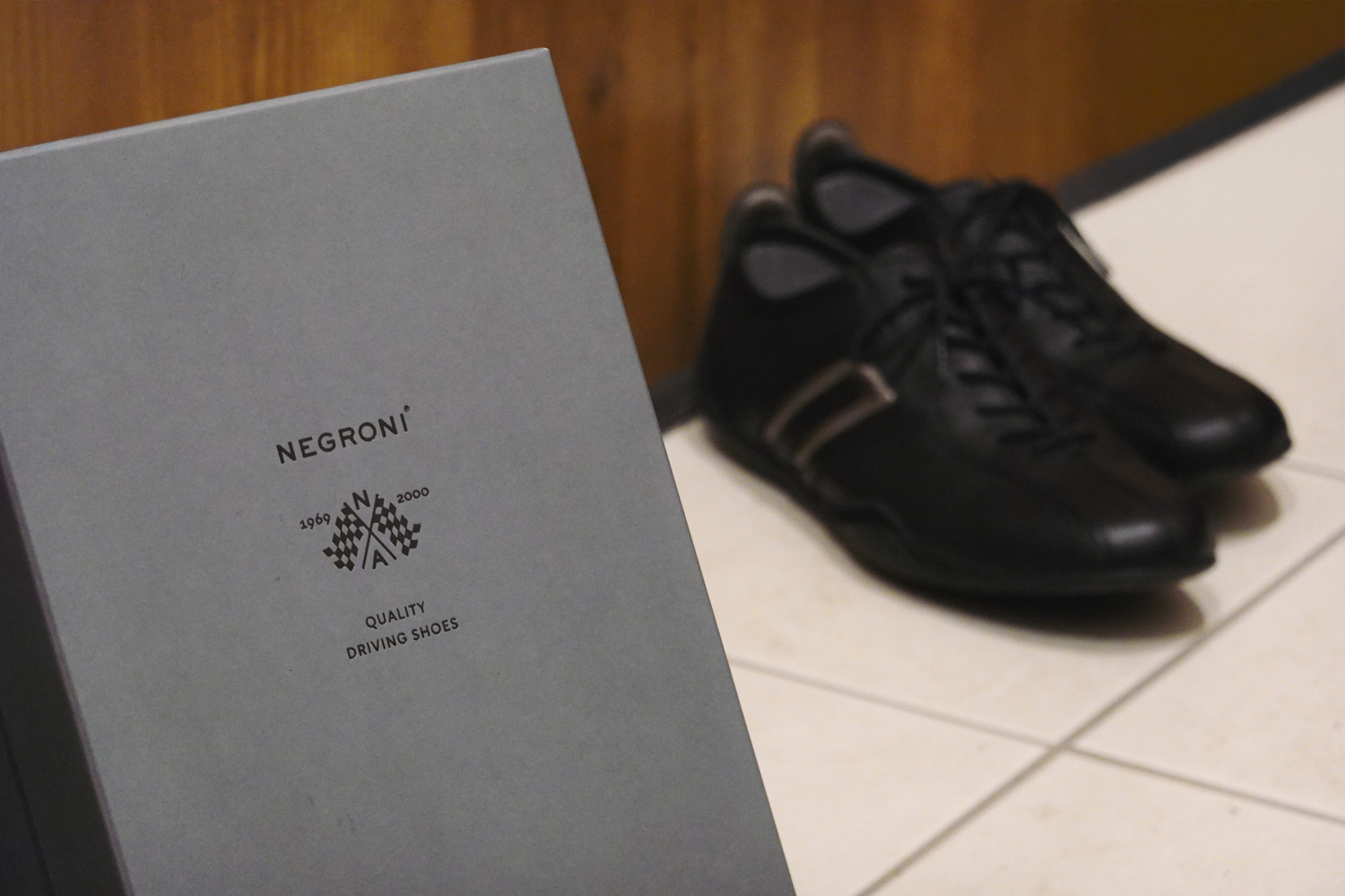 「ネグローニ」のドライビングシューズ