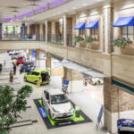 【画像】人が居るところにクルマをもっていかなきゃ売れない時代！　いまショッピングモールへのディーラー出店が効果絶大だった 〜 画像1