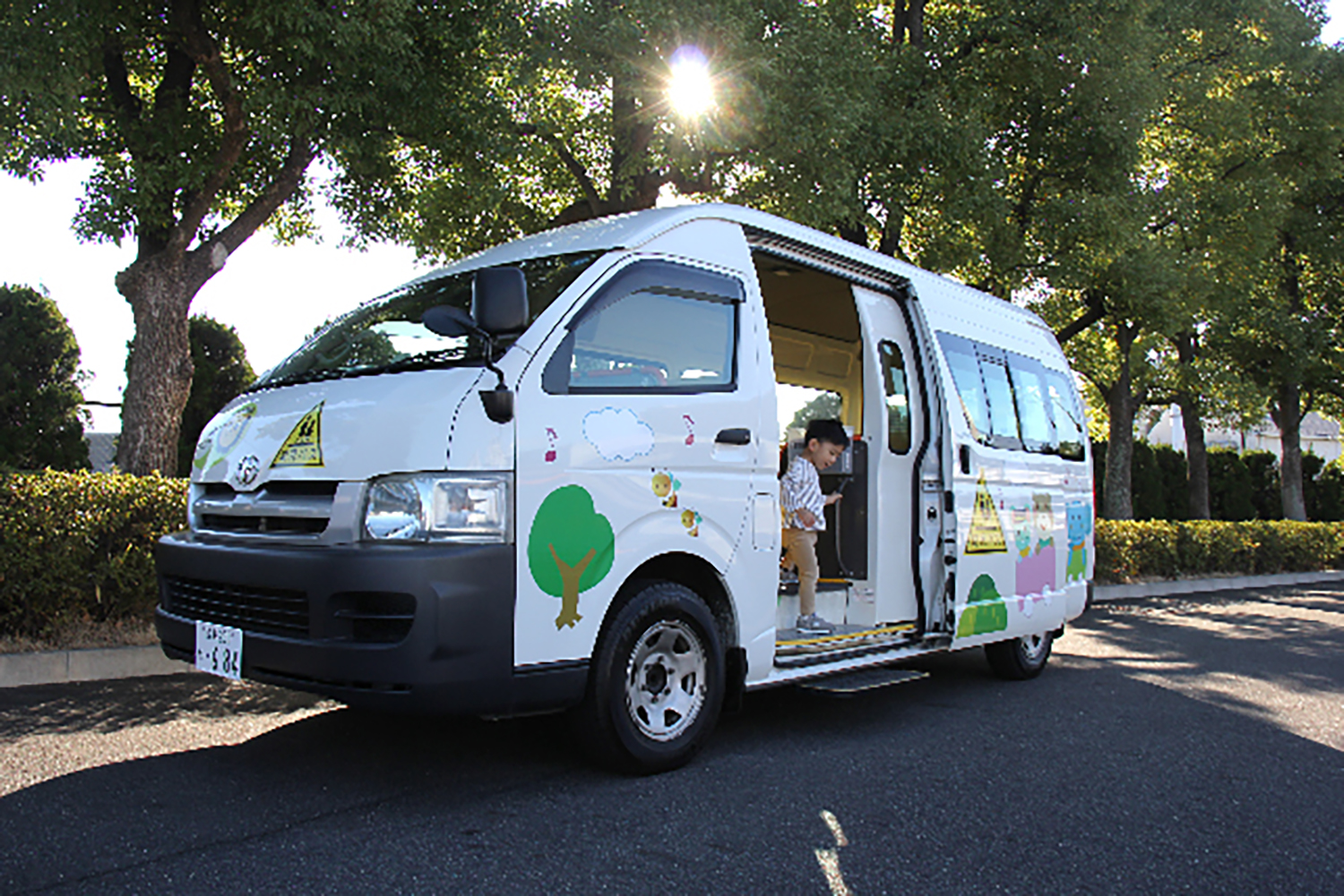 白ナンバーの園バス