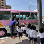 幼稚園の送迎バスって白ナンバー？　緑ナンバー？　正解は「両方ある」だった
