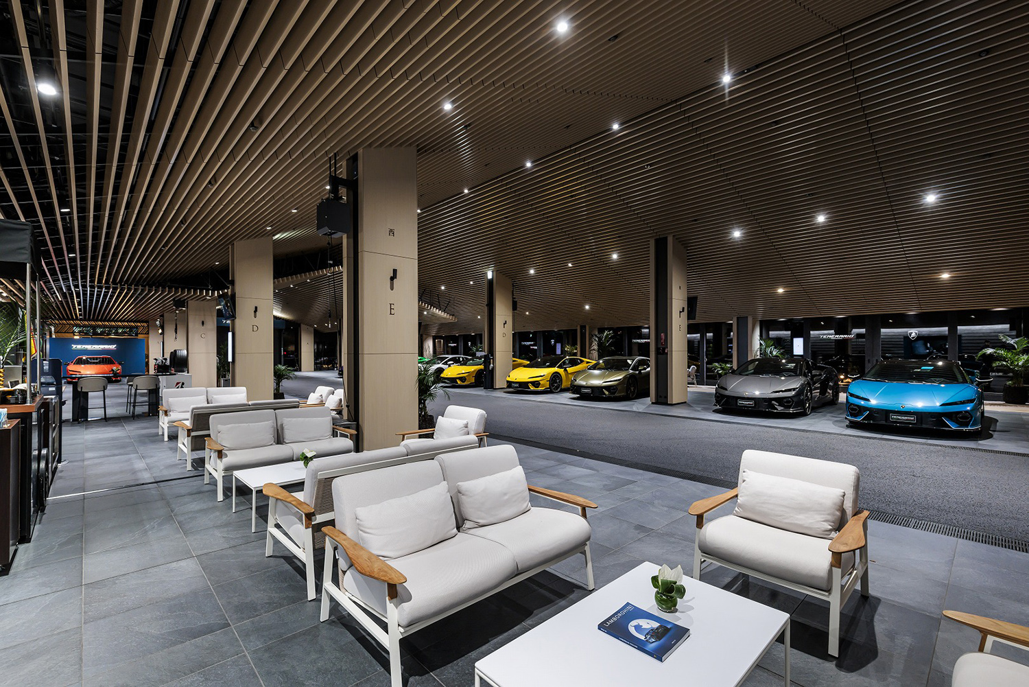 ランボルギーニ・テメラリオを桂　伸一が試した 〜 画像7