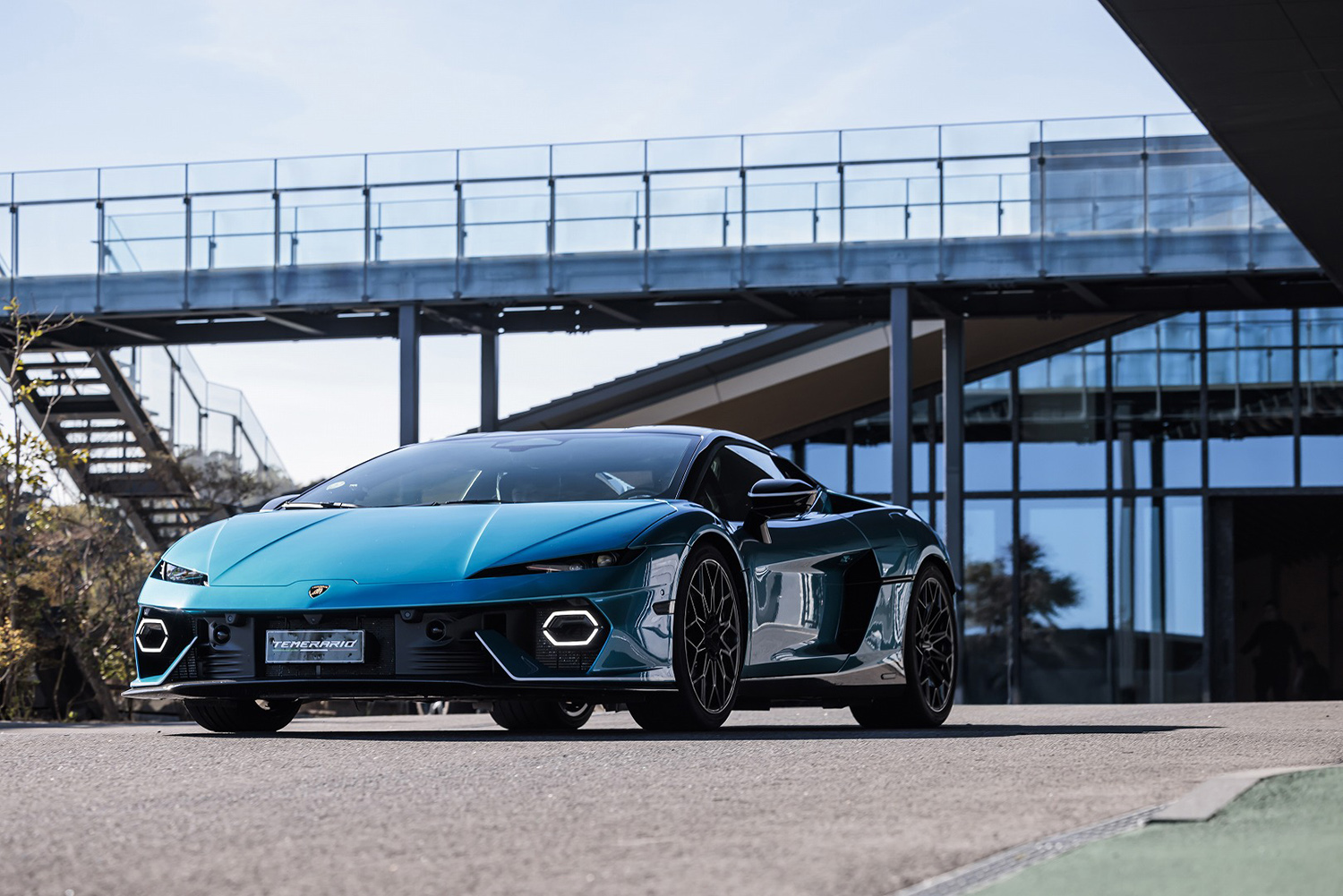 ピットアウトしていくランボルギーニ・テメラリオ 〜 画像16