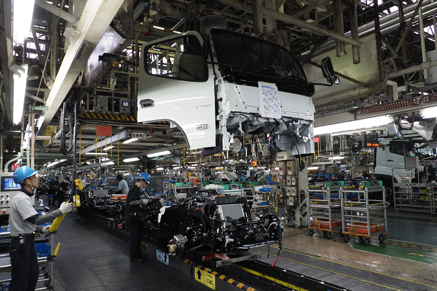 キャブ組み立ての工程