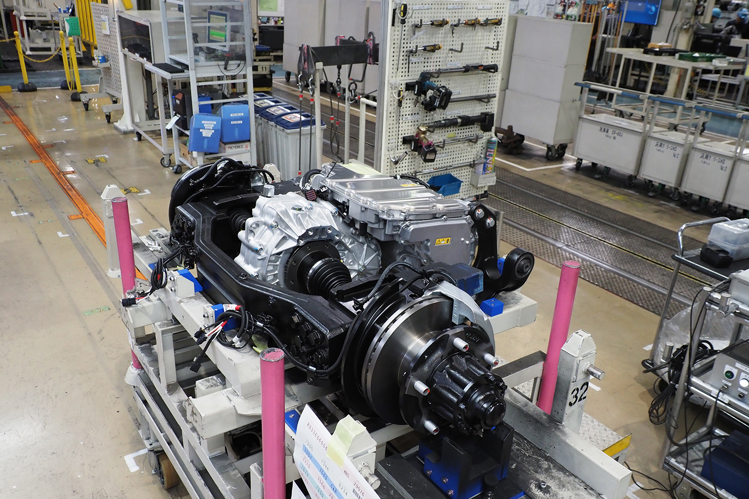 三菱ふそうがeキャンターの混流生産設備とバッテリー再利用戦略を公開 〜 画像17