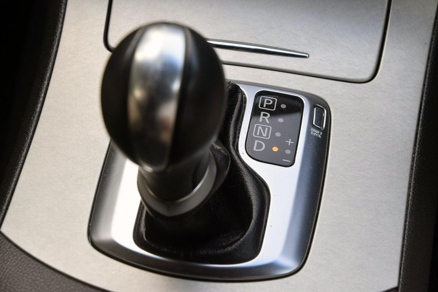 ATのシフトノブ