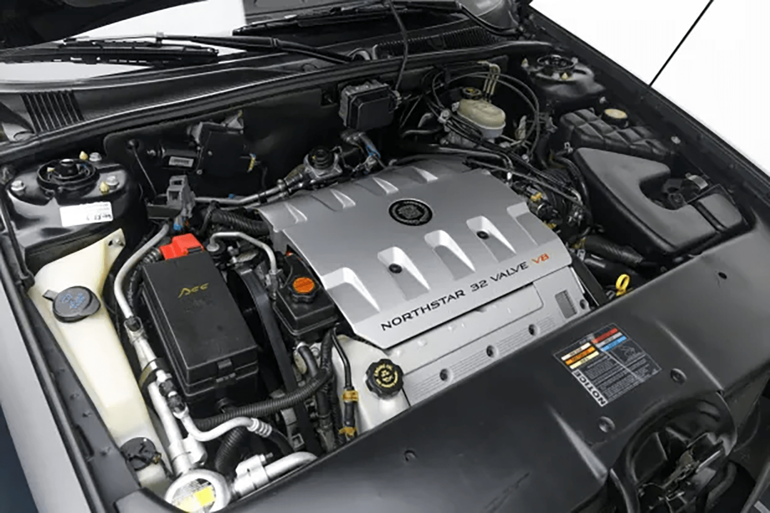 キャデラック・セビルSTSのエンジン