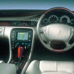 【画像】かつてガチで「セルシオ」「シーマ」に挑んだアメ車があった！　サザンに青木功までCMに投入した「キャデラック・セビル」の本気っぷり 〜 画像16