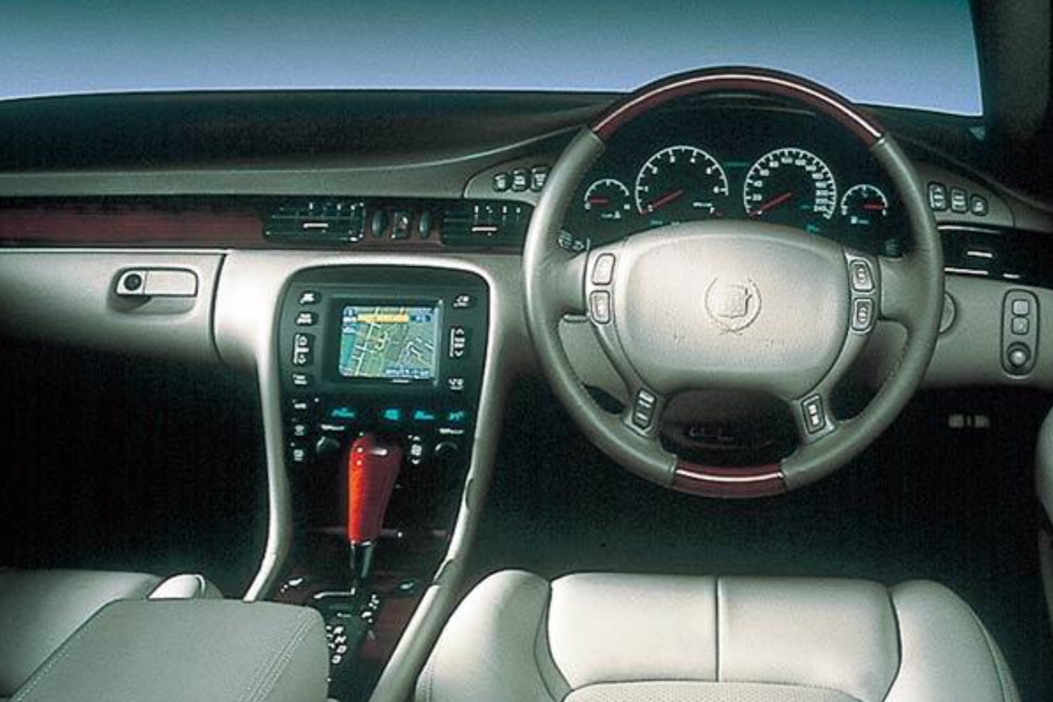 キャデラック・セビルのインパネ（日本仕様）